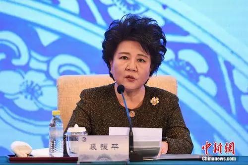 “海外华文教育与华侨华人社会相生相伴,相依相偎,在漫长而艰辛的发展历程中,形成了“热爱中华文化、坚守精神家园、不畏艰苦、不计付出、砥砺前行”的华文教育精神。”