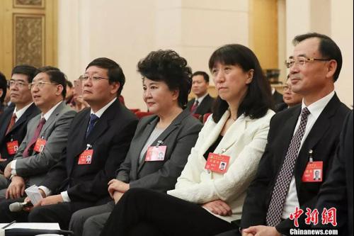 “国务院侨办将按照十九大精神,本着一切为了侨、一切依靠侨的方针,发挥侨的优势,做好侨文章,让侨界为实现中华民族伟大复兴作出更大的贡献。”