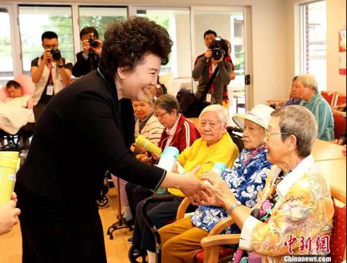 “侨务工作本质上是做人的工作,是以心换心、以情动情的工作,没有对侨胞的深厚感情,没有对事业的满腔热忱,没有对工作的全身心投入,是做不好侨务工作的。”