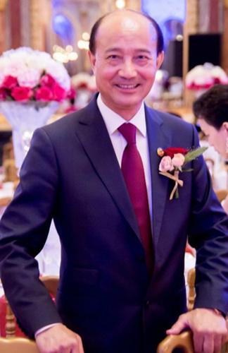 欧洲青田同乡总会会长陈少奇认为,马克龙在新年致词中说“和谐社会"是最大心愿,这与习近平主席的目标一致。(被访者供图) 欧洲青田同乡总会会长陈少奇认为,马克龙在新年致词中说“和谐社会"是最大心愿,这与习近平主席的目标一致。(被访者供图)
