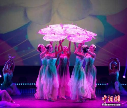 图为舞蹈《茉莉花开》。 中新社记者 吴旭 摄 资料图,图为舞蹈《茉莉花开》。 中新社记者 吴旭 摄
