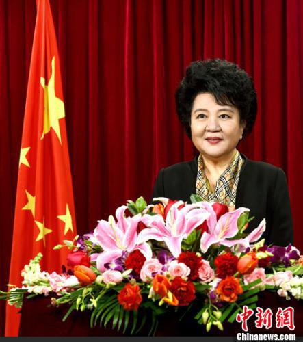 在新春佳节即将到来之际,中国国务院侨务办公室主任裘援平在北京发表农历戊戌年新春贺词,向华侨华人和归侨侨眷致以节日问候。<a target='_blank' href='http://www.chinanews.com/'>中新社</a>记者 张勤 摄 在新春佳节即将到来之际,中国国务院侨务办公室主任裘援平在北京发表农历戊戌年新春贺词,向华侨华人和归侨侨眷致以节日问候。中新社记者 张勤 摄