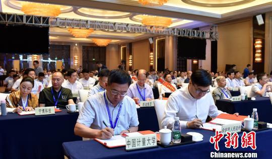 图为:第二届世界姚商大会现场签约。 何蒋勇 摄 图为:第二届世界姚商大会现场签约。 何蒋勇 摄