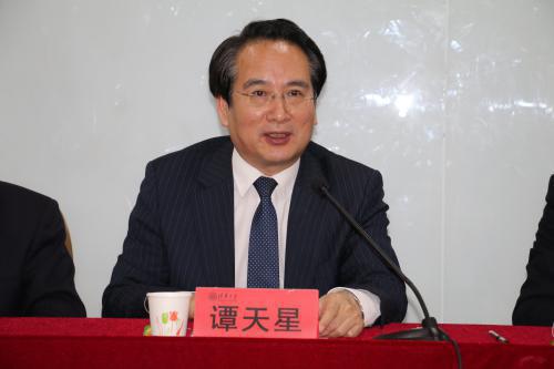 中央统战部副部长谭天星出席中国侨商投资企业协会专题研修班开班式并讲话。 中央统战部副部长谭天星出席中国侨商投资企业协会专题研修班开班式并讲话。(图片来源:主办方供图)