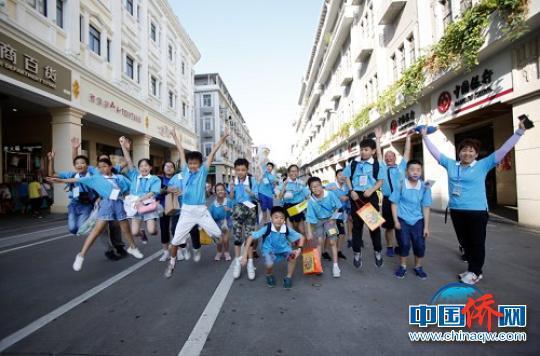 参观厦门中山路。 颜志伟 摄 参观厦门中山路。 颜志伟 摄