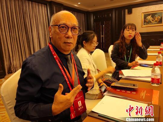陈嘉庚的长孙陈立人接受本网记者专访。 杨伏山 摄 陈嘉庚的长孙陈立人接受本网记者专访。 杨伏山 摄