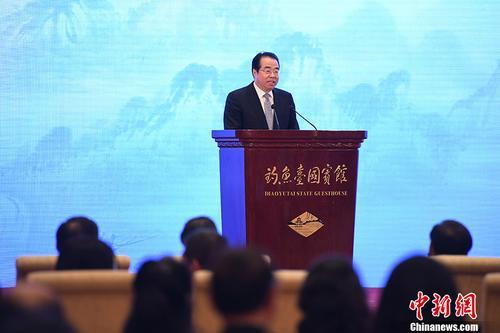 12月20日,第四届世界华文教育大会在北京闭幕。图为国务院侨务办公室党组书记、副主任许又声做大会总结。 中新社记者 崔楠 摄