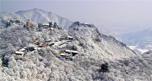 Picturesque Kongtong Mountain in snow