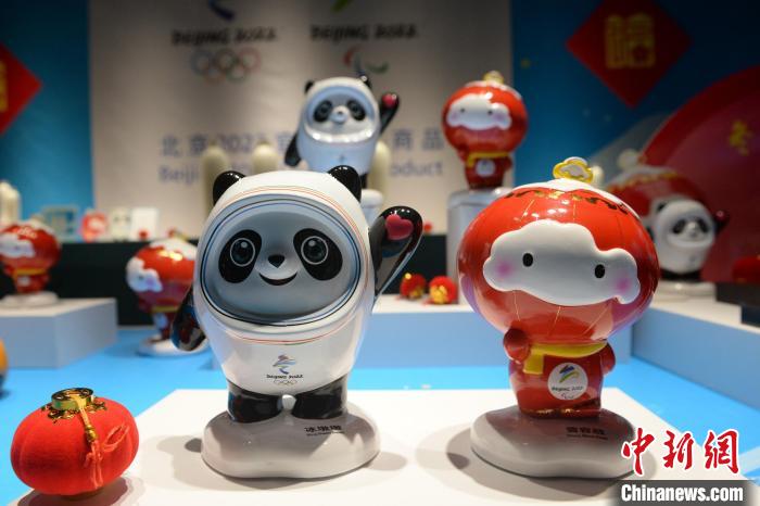 The porcelain mascots of the  2022 Winter Olympics produced by a factory from Dehua County, south China's Fujian. (Photo/China News Service)