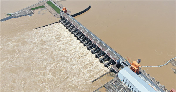Feilaixia Reservoir discharges water in Guangdong