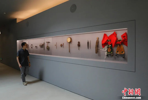 Qin Siyuan at the Sound Art Museum at Songzhuang Town, east of Beijing. (Photo/China News Service)