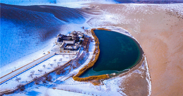 Dunhuang embraces first snow in 2022 winter