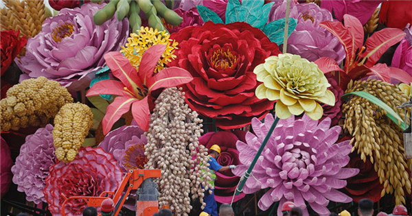 Giant flower basket displayed for National Day holiday in Beijing