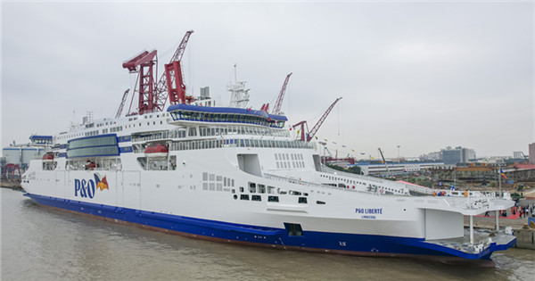 Large-capacity battery hybrid ro-ro passenger ship delivered in S China