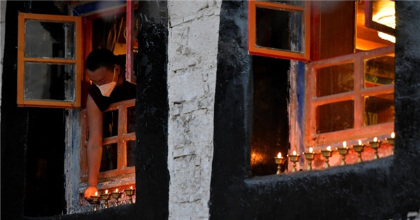 Buddhist monks celebrate annual religious ceremony