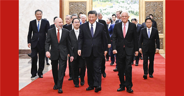 Xi meets U.S. guests