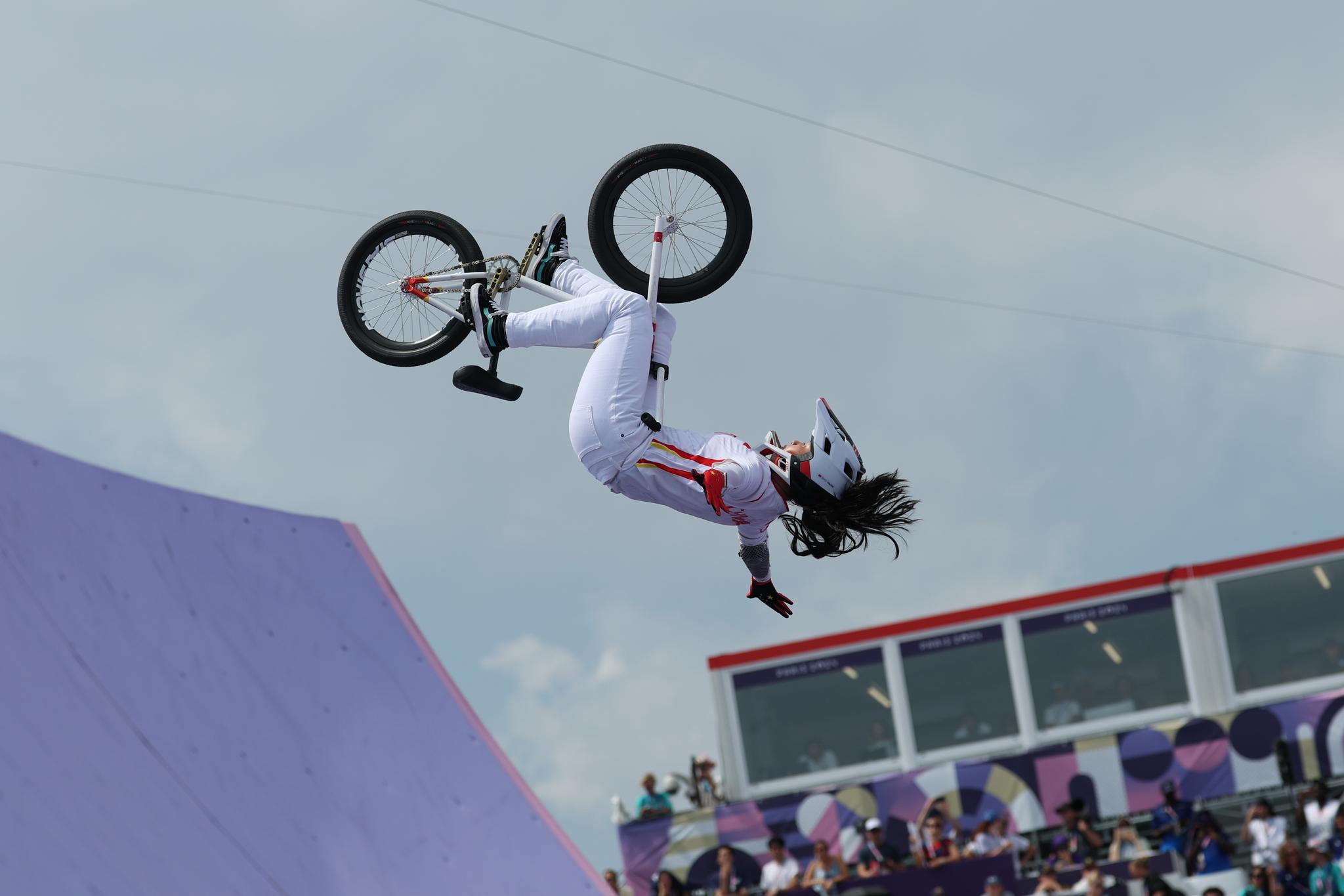 Paris 2024 | 18-year-old wins women's park final of cycling BMX freestyle