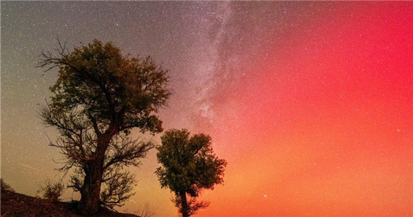 Red auroras paint the sky in Xinjiang