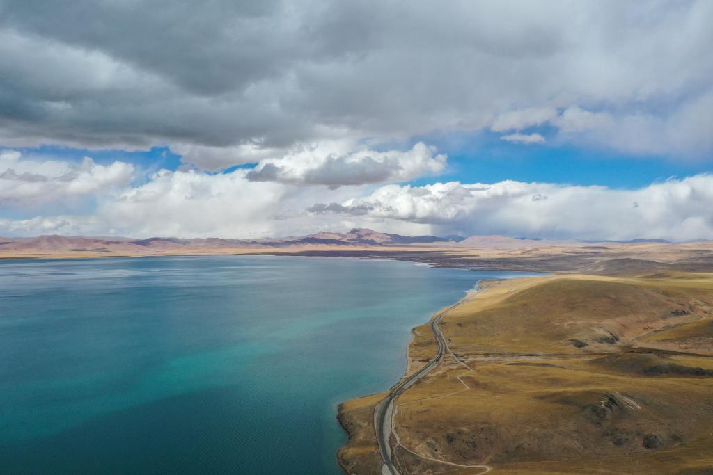 Breathtaking scenery of Cona Lake in Xizang