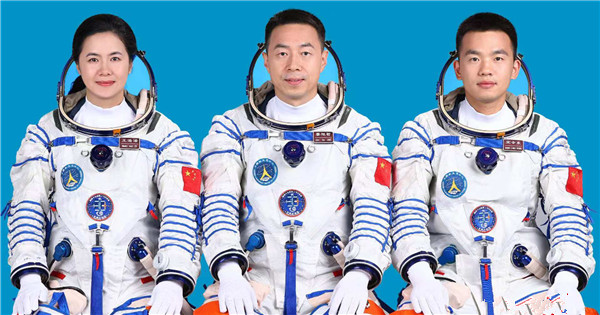 China unveils Shenzhou-19 crew members