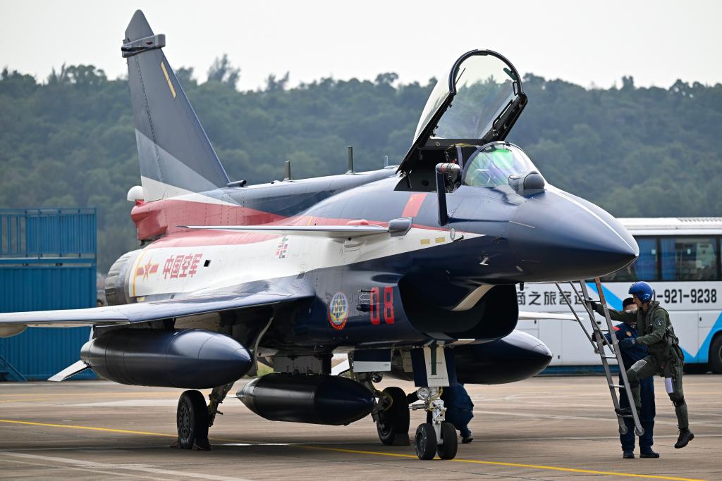 Military aircraft set to shine at Airshow China