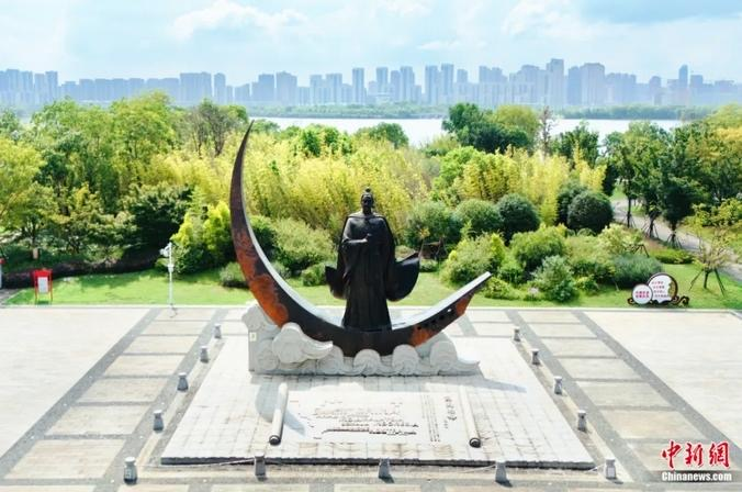 Aerial photo of Wang Dayuan Memorial Square in Xianghu Scenic Area, Qingyunpu District, Nanchang, Jiangxi. (Photo by Liu Jiajian)