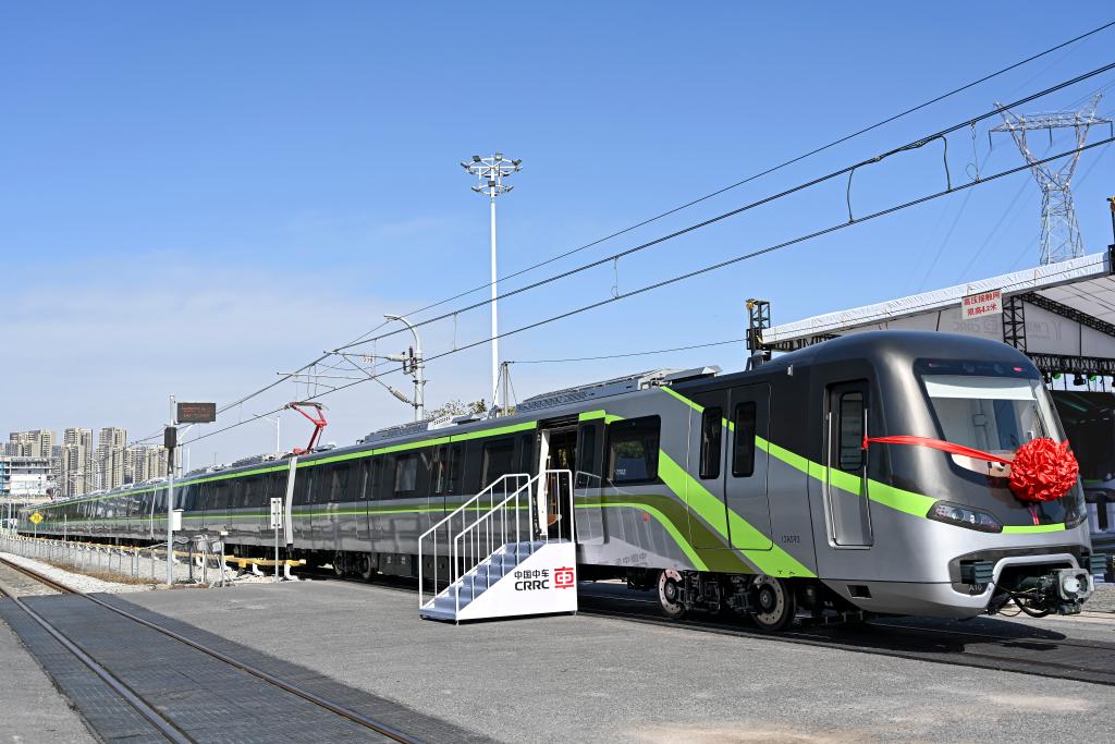 Guangzhou unveils green, intelligent urban rail train