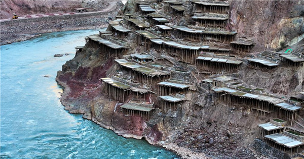 Salt pans on 'roof of the world'well-preserved in Xizang