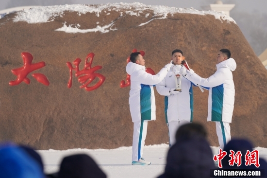 The flame for the Harbin 2025 Asian Winter Games is lit at the Sun Island Scenic Area in Harbin, northeast China's Heilongjiang Province, Jan 20, 2025. (Photo/China News Service)