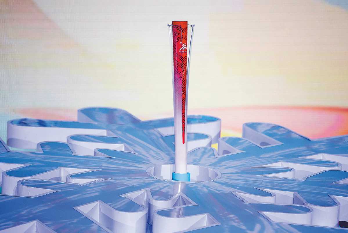 The Games' torch takes the form of a blossoming lilac — the city flower of Harbin — and is further inspired by the Heilongjiang River. (PHOTO PROVIDED TO CHINA DAILY) The Games' torch takes the form of a blossoming lilac — the city flower of Harbin — and is further inspired by the Heilongjiang River. (PHOTO PROVIDED TO CHINA DAILY)