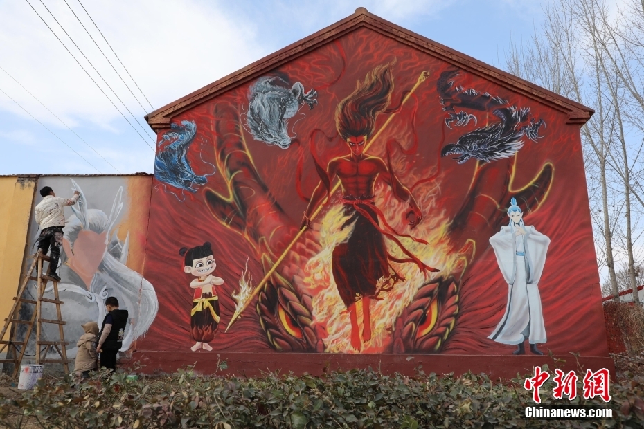 A painter works on a wall painting featuring the hit animated film "Ne Zha 2" in Shenjia Village of Zibo City, east China's Shandong Province, Feb. 16, 2025. (Photo/China News Service)