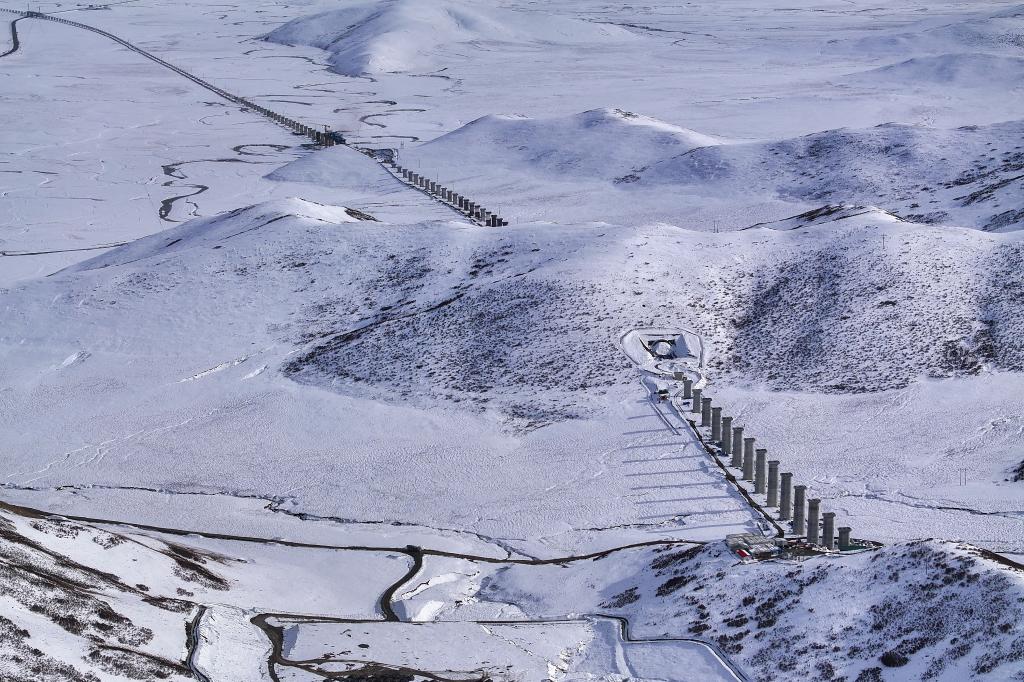 Tunnel along Xining-Chengdu railway completed