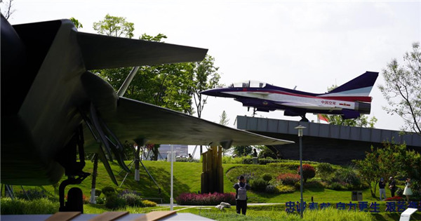 Fighter jet museum in Chengdu draws visitors