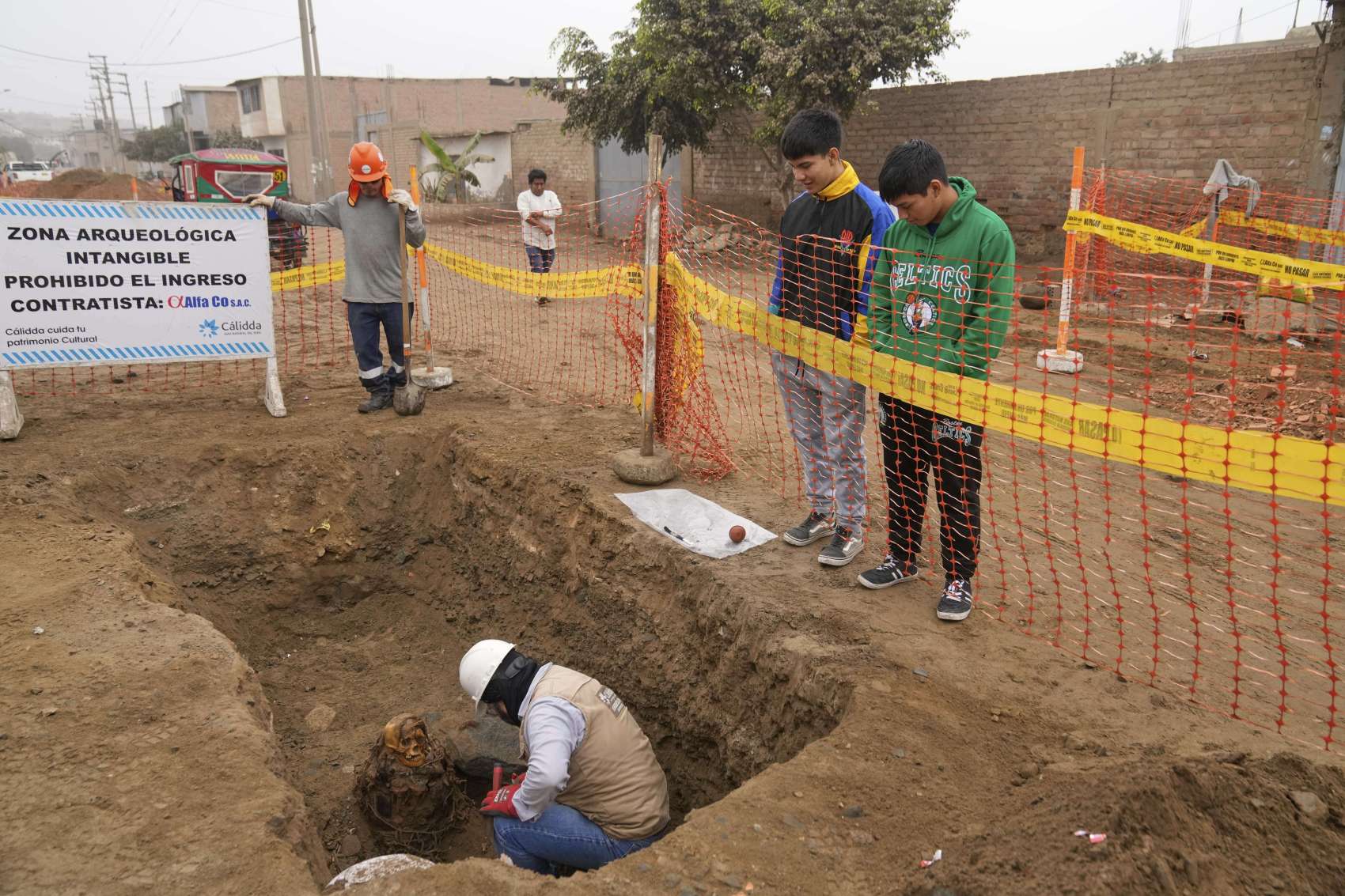 1,000-year-old pre-Inca mummy unearthed near Lima