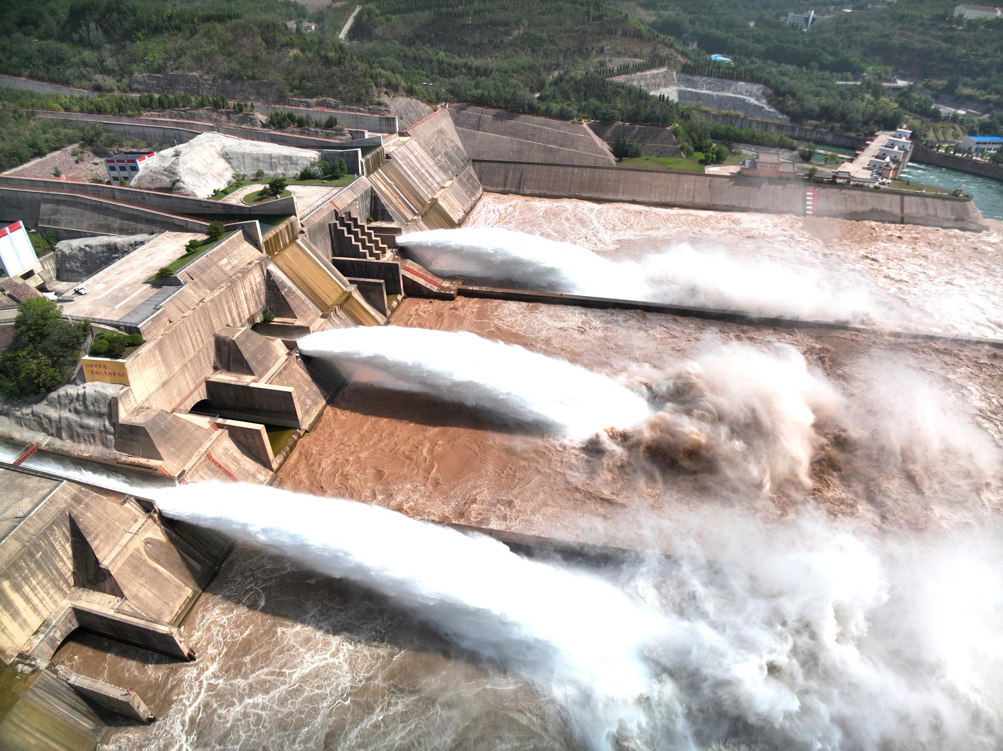 Silt clearing starts on Yellow River before flood season
