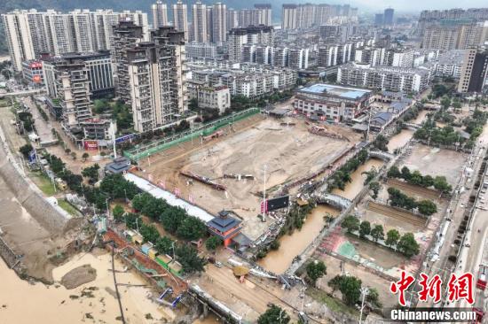 Aerial view shows people clearing silt at a football field of the Cun Chao stadium in Rongjiang County, southwest China's Guizhou Province, June 25, 2025. (Photo/China News Service) Aerial view shows people clearing silt at a football field of the Cun Chao stadium in Rongjiang County, southwest China's Guizhou Province, June 25, 2025. (Photo/China News Service)