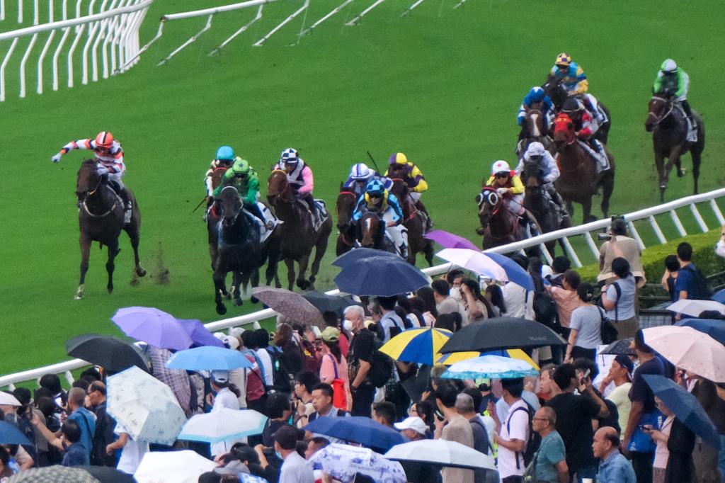 Hong Kong celebrates reunification with horse racing event