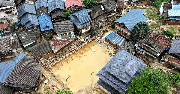 S China's Guangxi clears silt after torrential rains
