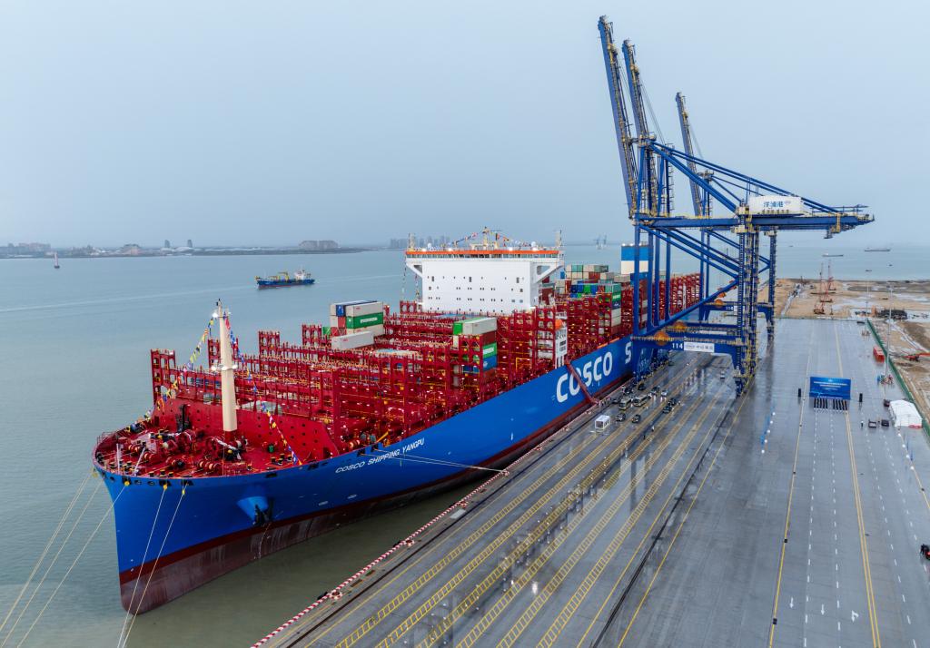 Container ship fueled by China's domestically-produced green methanol for first time