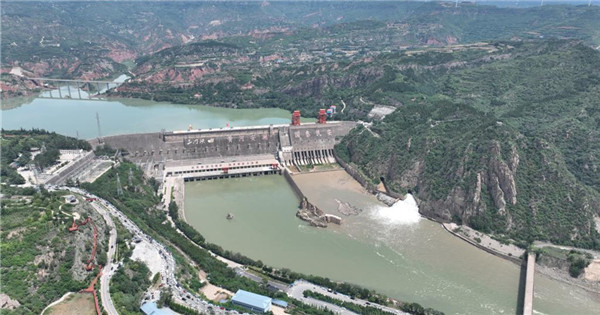 Sanmenxia Reservoir in Henan discharges water 