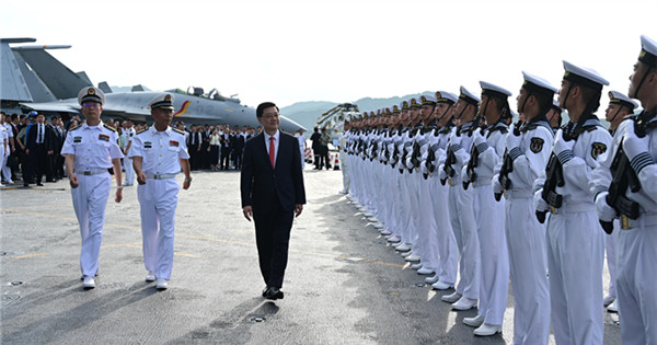 HKSAR chief executive attends deck reception on CNS Shandong