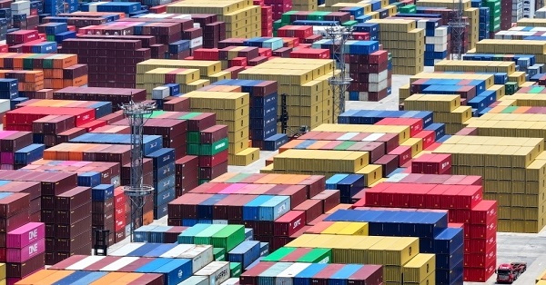 China's foreign trade up 2.9 pct in H1