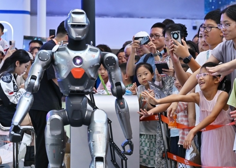 World Robot Conference attracts crowds of visitors to Beijing 