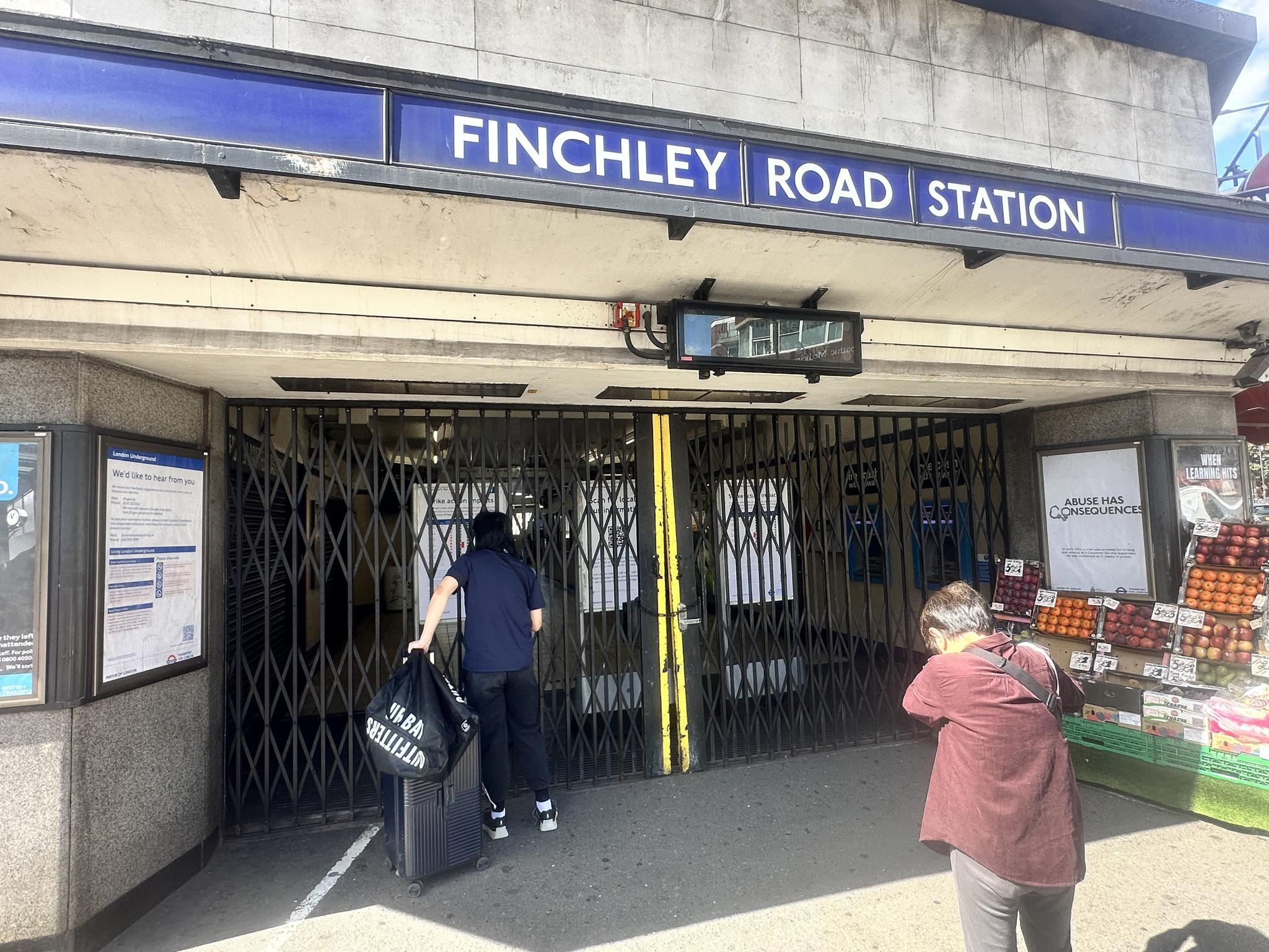 London underground paralyzed as strike begins