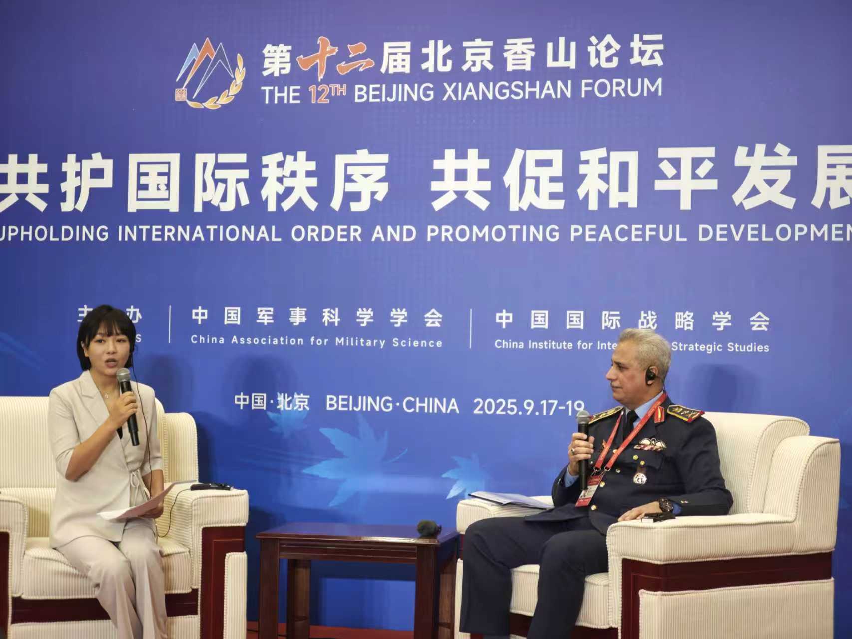 Photo taken shows Mustafa Mahdy, president of the Iraqi Defence University, responded to media inquiries at the 12th Beijing Xiangshan Forum (Photo: China News Network/Xue Lingqiao)