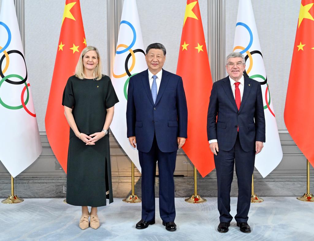 Xi meets with IOC President, Honorary President for Life