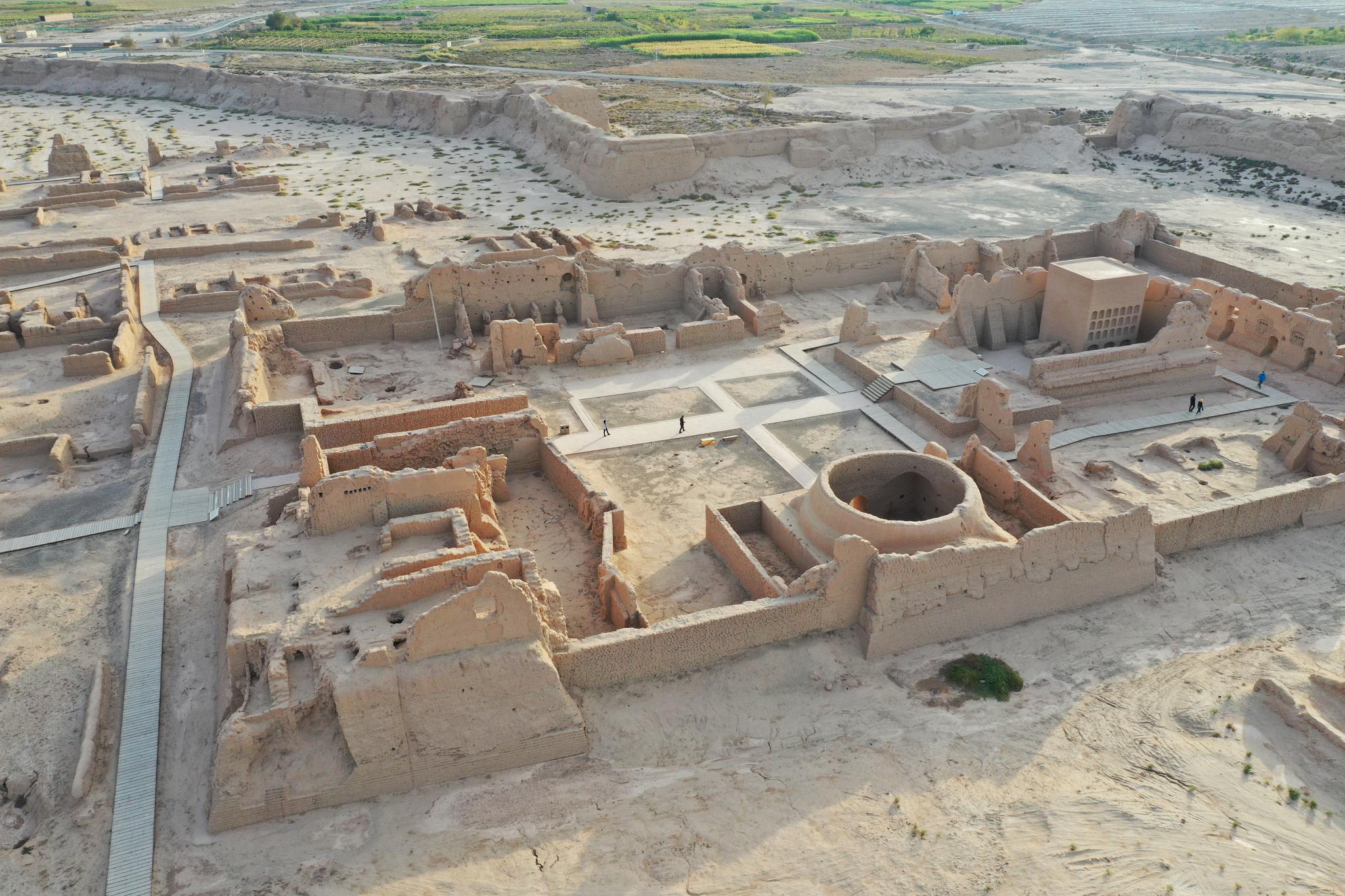 The photo shows the Southwest Grand Buddhist Temple in the Ancient City of Gaochang, Turpan, Xinjiang.