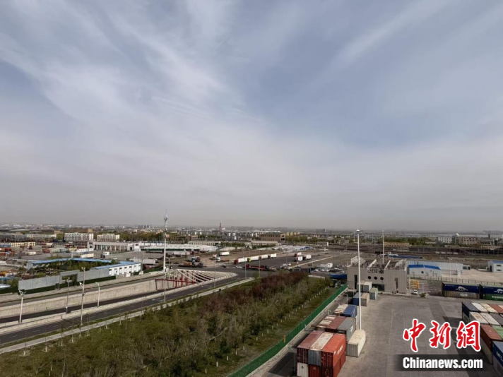 Aerial view of the Urumqi International Land Port Area in Xinjiang. (Photo: China News Network/Xu Jiawen)