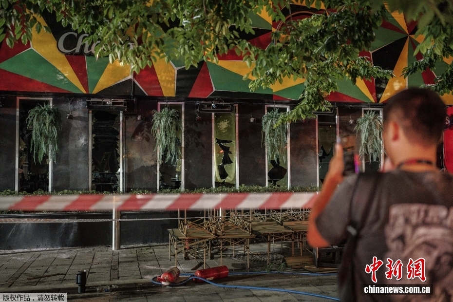 All glass windows of the bar were broken after the blaze.(Photo: China News Service)
