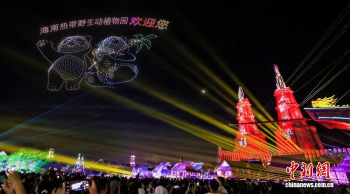 A formation of 3,000 drones creates images of the Hainan Free Trade Port logo, island scenery and the carnival’s theme during the opening ceremony of the 27th Hainan Island Carnival at Changying Wonderland in Haikou, Hainan Province, July 18, 2026. (Photo/Hainan Provincial Department of Tourism, Culture, Radio, Television and Sports)